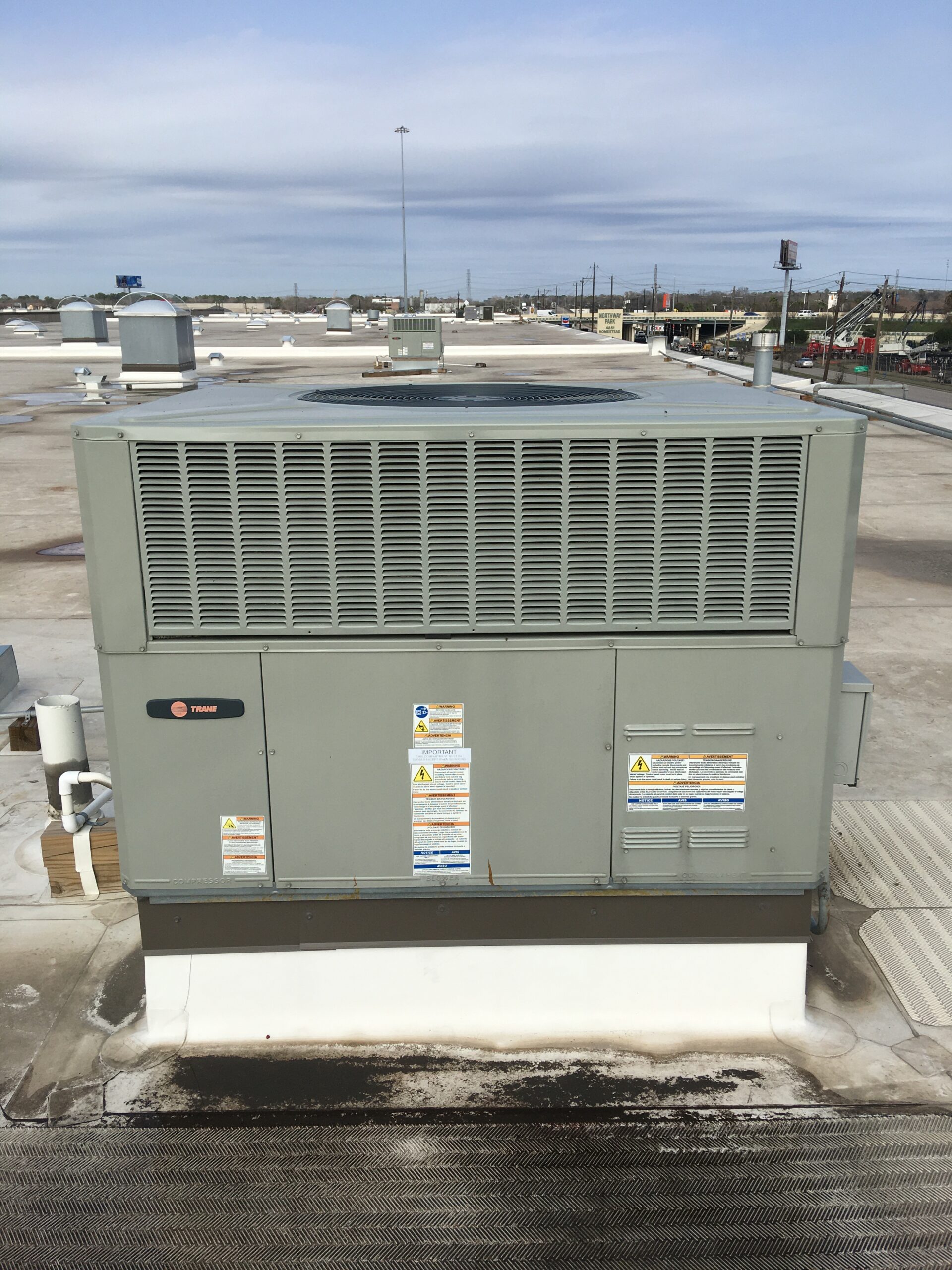 Commercial HVAC rooftop installation Houston